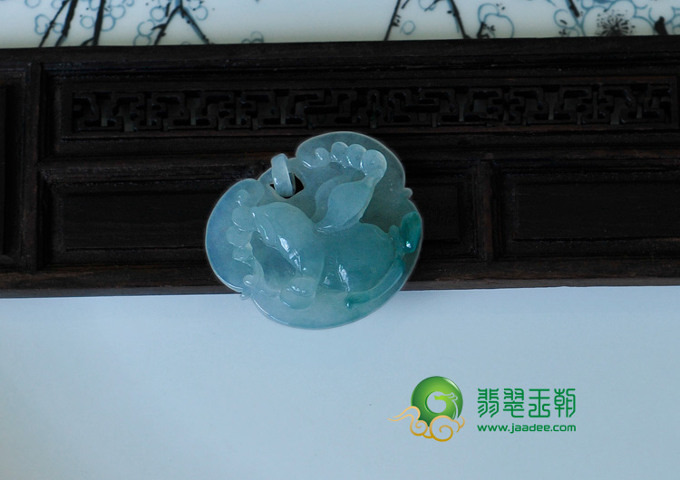冰种蓝晴水缅甸翡翠玉兔挂件