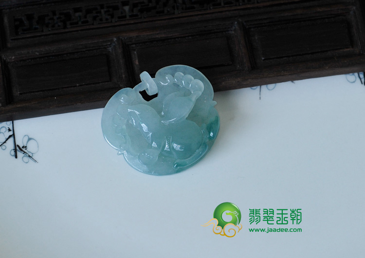 冰种蓝晴水缅甸翡翠玉兔挂件