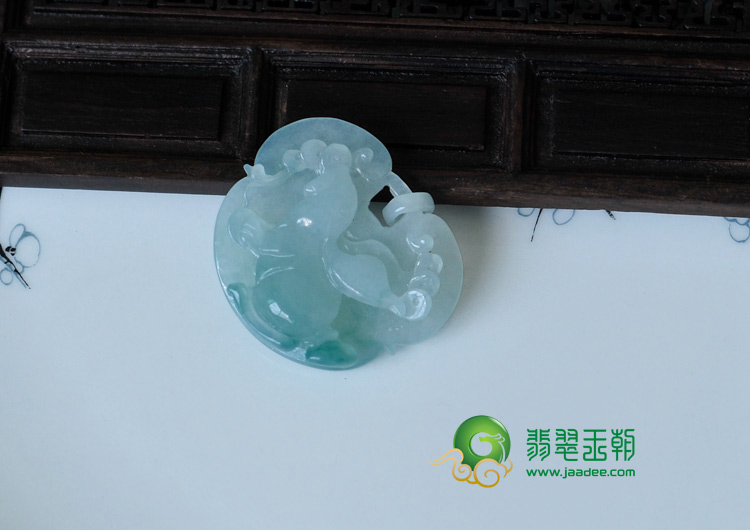 冰种蓝晴水缅甸翡翠玉兔挂件