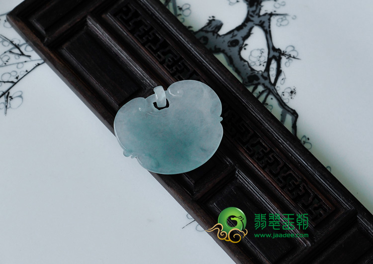 冰种蓝晴水缅甸翡翠玉兔挂件