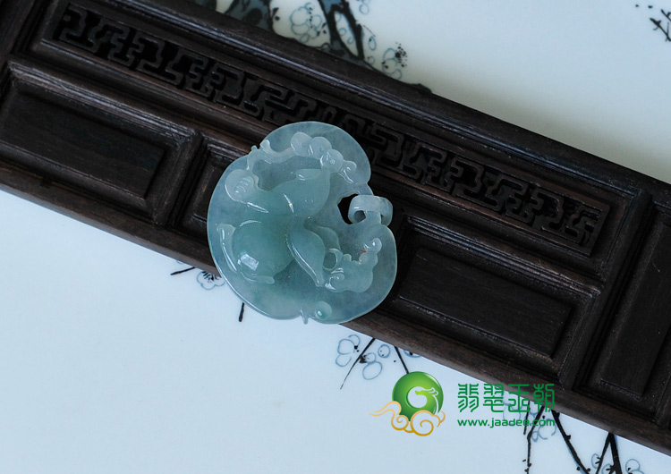 冰种蓝晴水缅甸翡翠玉兔挂件