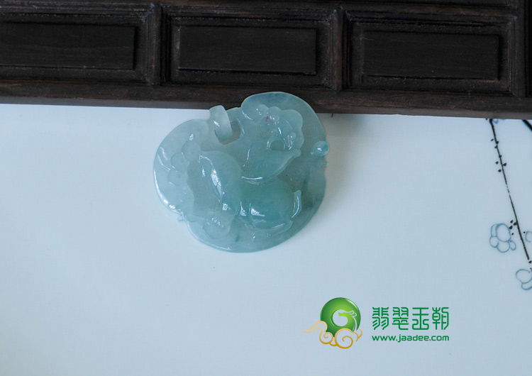 冰种蓝晴水缅甸翡翠玉兔挂件