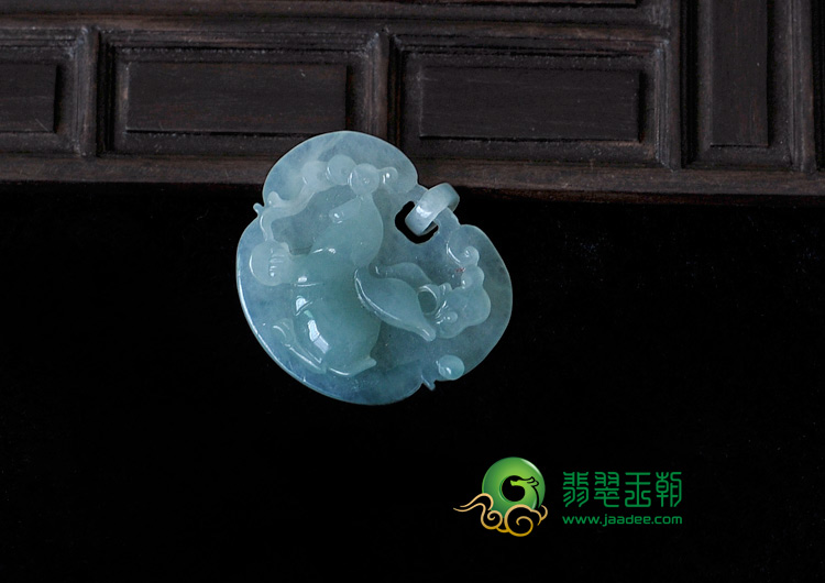 冰种蓝晴水缅甸翡翠玉兔挂件