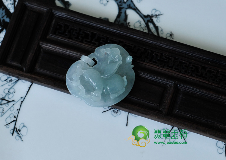 冰种蓝晴水缅甸翡翠玉兔挂件
