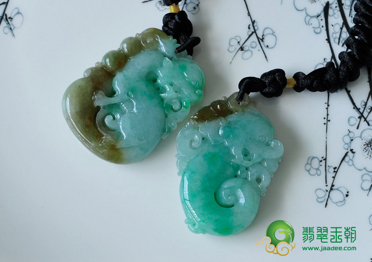 糯冰种黄加绿缅甸翡翠双龙配挂件（一对）