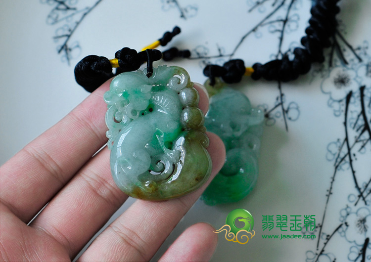 糯冰种黄加绿缅甸翡翠双龙配挂件（一对）