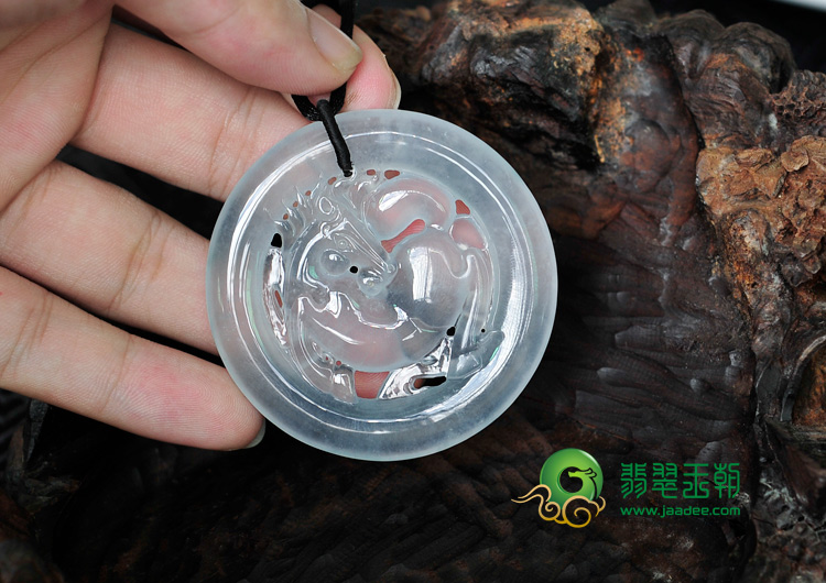 冰玻种淡晴水缅甸翡翠马牌挂件