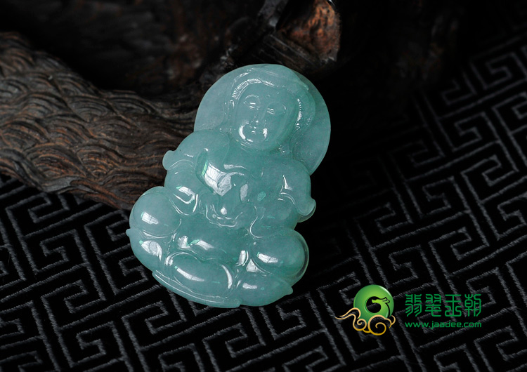 糯冰种晴水缅甸翡翠观音挂件