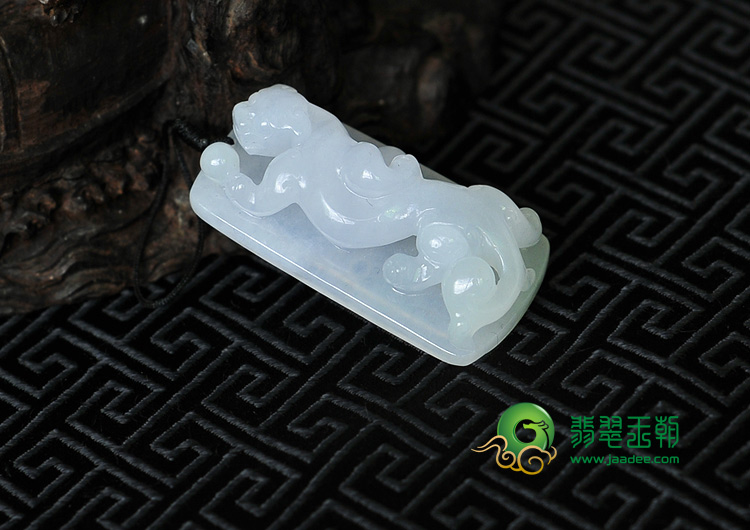 糯冰种缅甸翡翠螭龙挂件