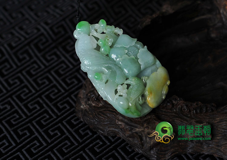 糯冰种三彩缅甸翡翠富贵花开挂件