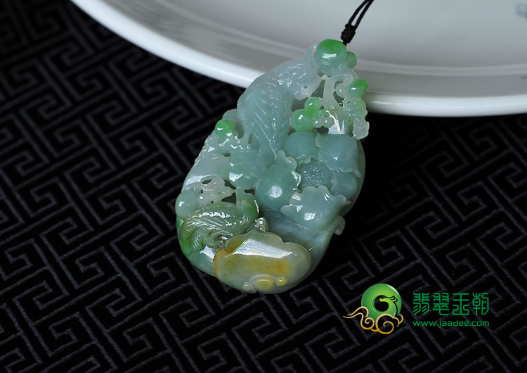 糯冰种三彩缅甸翡翠富贵花开挂件