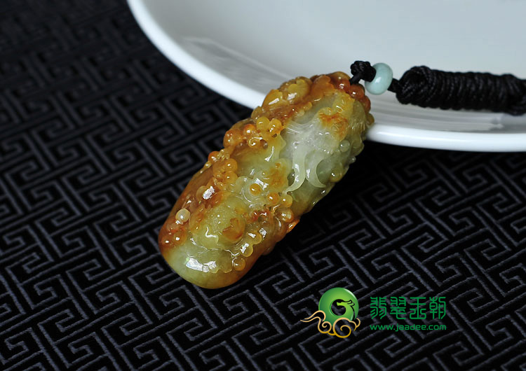 糯冰种红黄翡缅甸翡翠富贵花开挂件
