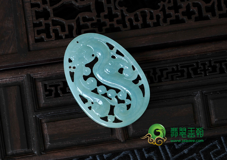 冰种晴水缅甸翡翠仿古龙牌挂件
