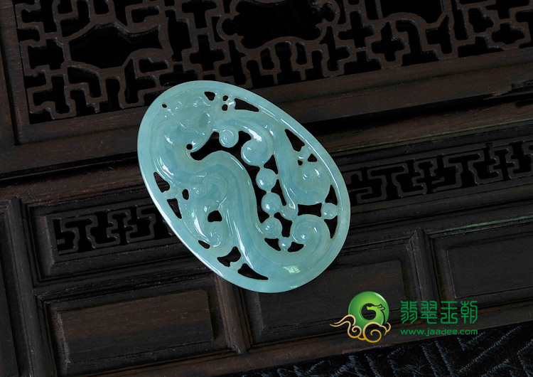 冰种晴水缅甸翡翠仿古龙牌挂件