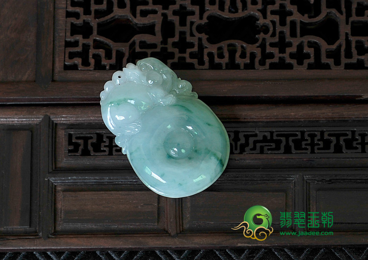 糯冰种飘花缅甸翡翠福在眼前挂件