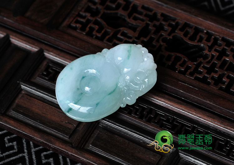 糯冰种飘花缅甸翡翠福在眼前挂件