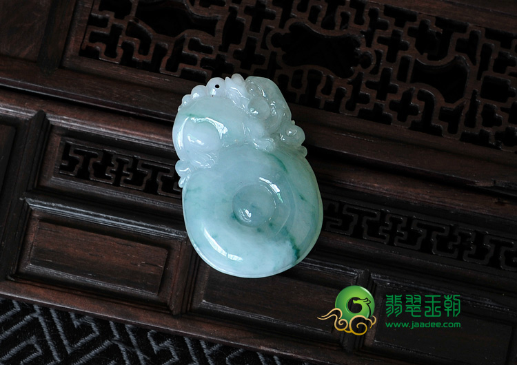 糯冰种飘花缅甸翡翠福在眼前挂件