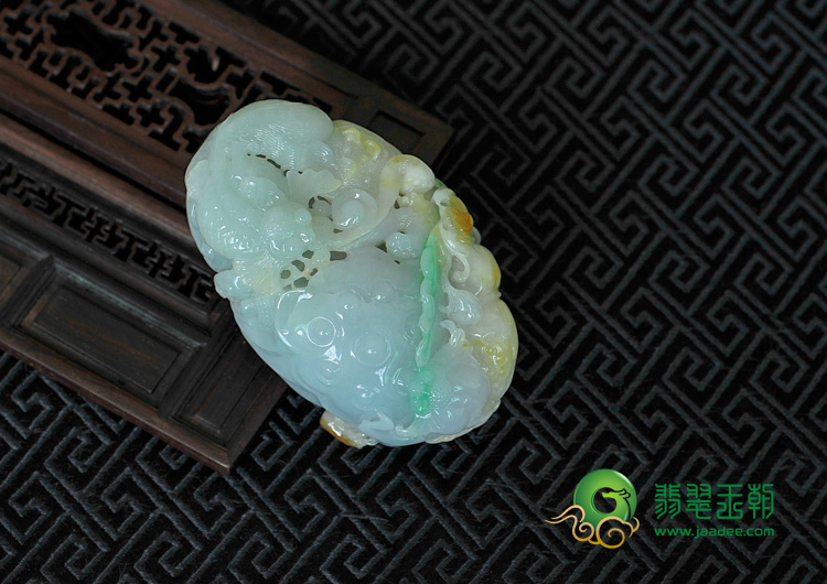 糯冰种三彩缅甸翡翠年年有余手玩件