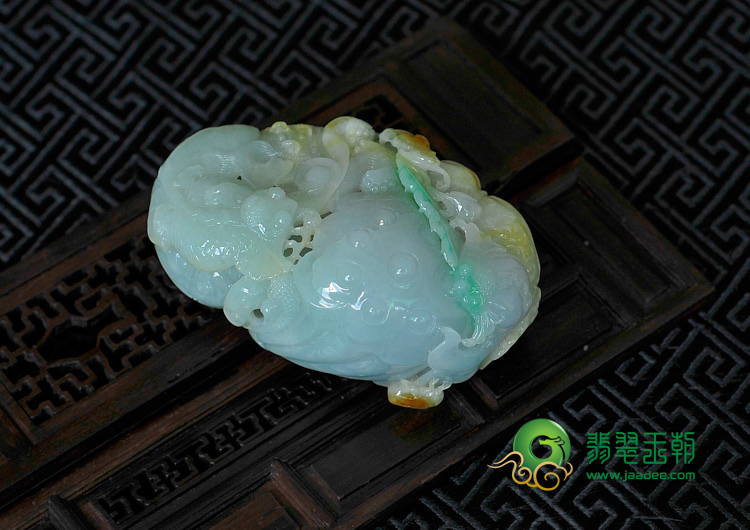 糯冰种三彩缅甸翡翠年年有余手玩件