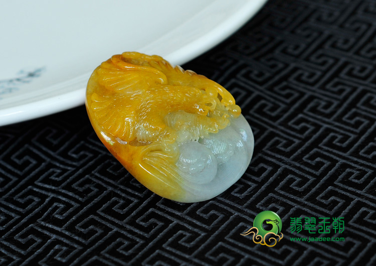 糯冰种黄翡缅甸翡翠大展鸿图挂件