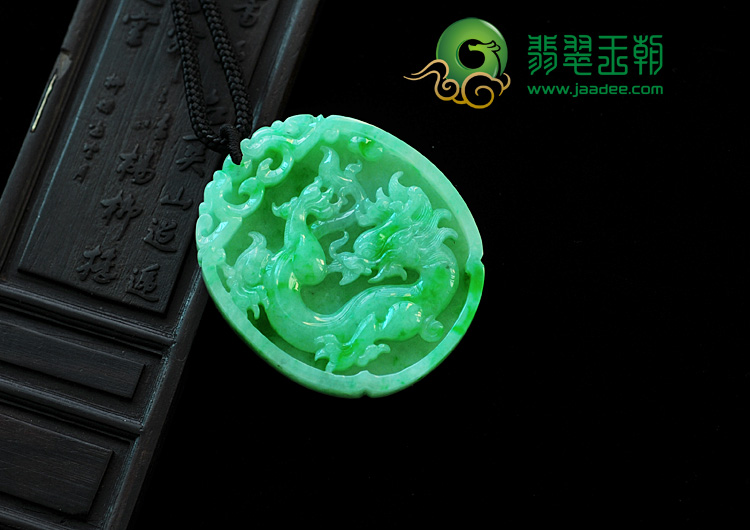 糯冰种翠绿缅甸翡翠龙牌挂件