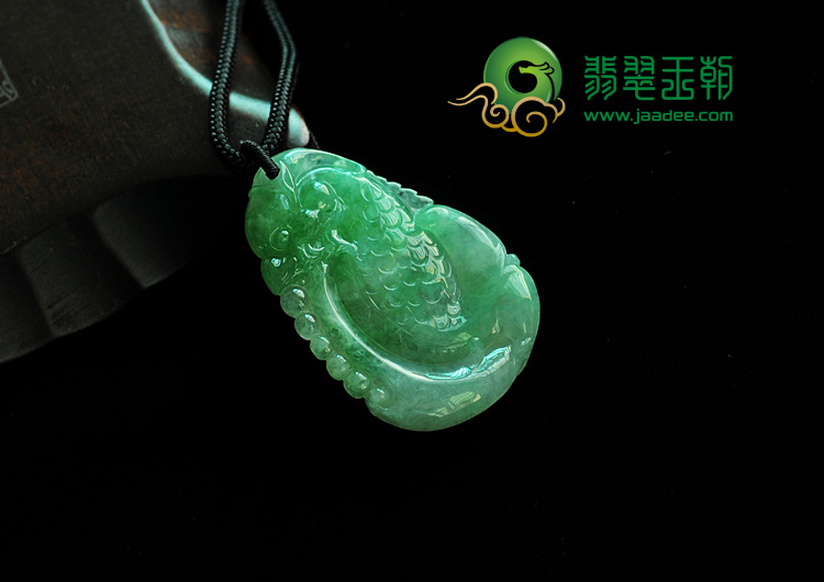 冰种绿晴水缅甸翡翠鱼龙变挂件