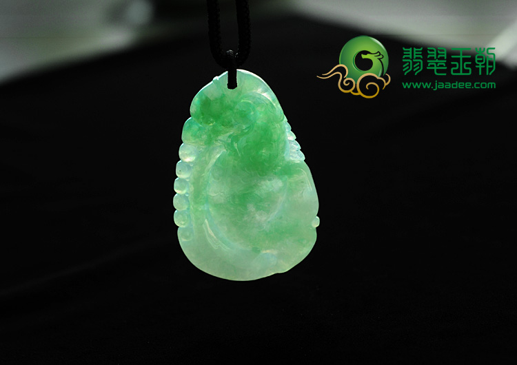 冰种绿晴水缅甸翡翠鱼龙变挂件