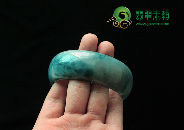 糯冰种飘蓝花带春色缅甸翡翠手镯（58.6mm）
