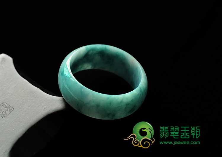 糯冰种飘蓝花带春色缅甸翡翠手镯（58.6mm）