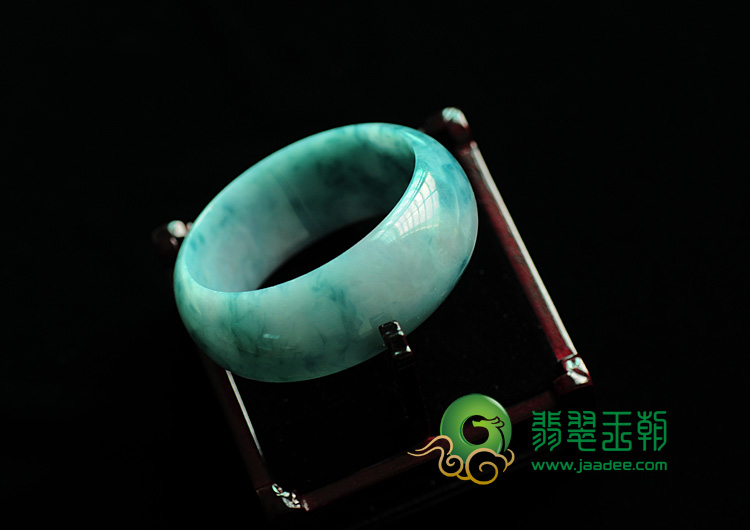 糯冰种飘蓝花带春色缅甸翡翠手镯（58.6mm）