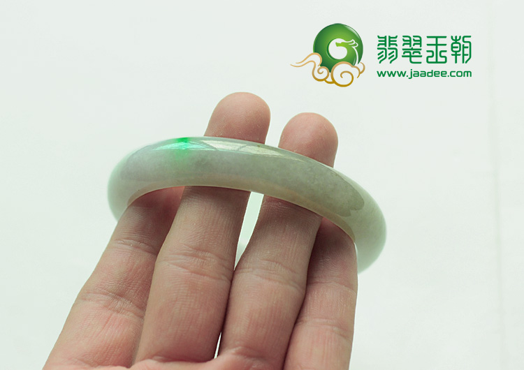 糯冰种白底略带翠缅甸翡翠手镯（56.5mm）