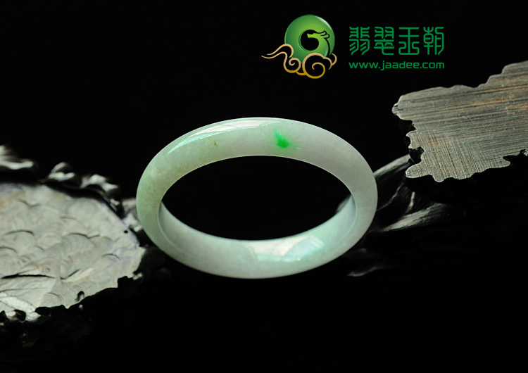 糯冰种白底略带翠缅甸翡翠手镯（56.5mm）
