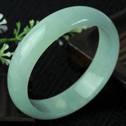 feicui糯冰种淡晴水缅甸翡翠手镯（59.9mm）