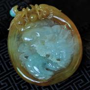 冰种黄翡略飘花缅甸翡翠双龙戏珠手玩件