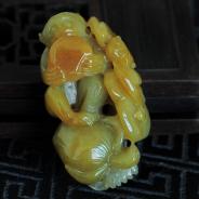 糯冰种黄翡缅甸翡翠灵猴献寿挂件