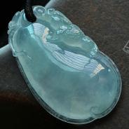 冰玻种淡晴水缅甸翡翠福瓜挂件