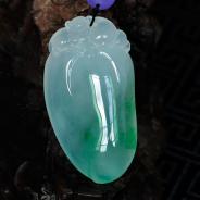 冰种飘翠缅甸翡翠福瓜挂件