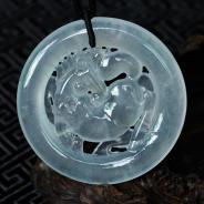 冰玻种淡晴水缅甸翡翠马牌挂件
