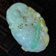 糯冰种三彩缅甸翡翠年年有余手玩件