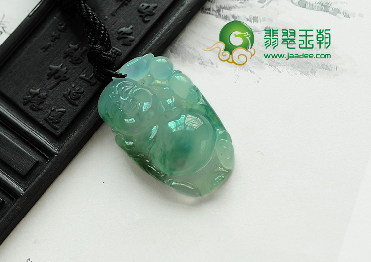 冰种飘花缅甸翡翠逍遥佛挂件