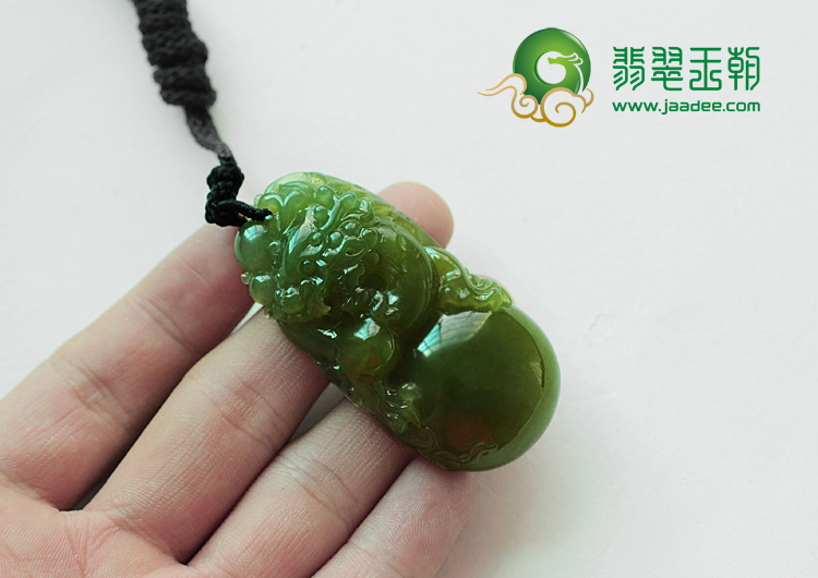 冰种褐黄翡缅甸翡翠龙抱珠挂件