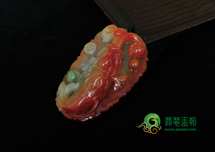 糯冰种三彩缅甸翡翠鱼龙变挂件