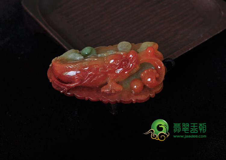 糯冰种三彩缅甸翡翠鱼龙变挂件