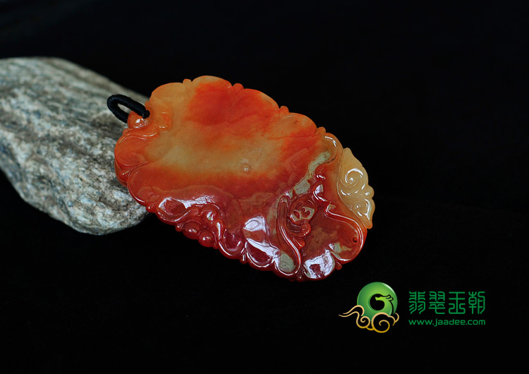 糯冰种三彩缅甸翡翠鱼龙变挂件