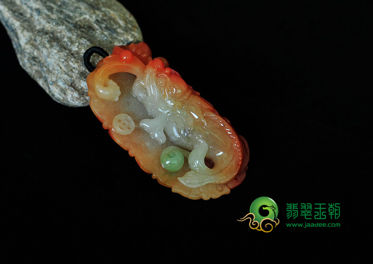 糯冰种三彩缅甸翡翠鱼龙变挂件