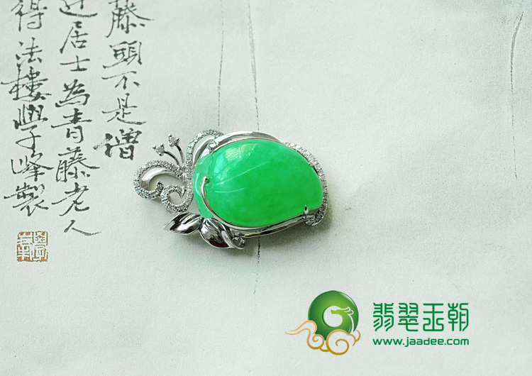 糯冰种苹果绿缅甸翡翠包白金寿桃挂件（真钻）