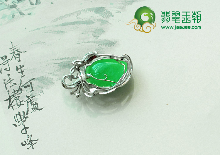 糯冰种苹果绿缅甸翡翠包白金寿桃挂件（真钻）