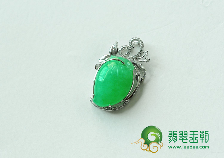 糯冰种苹果绿缅甸翡翠包白金寿桃挂件（真钻）
