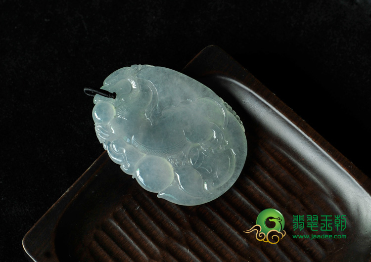 冰种缅甸翡翠飞龙在天挂件
