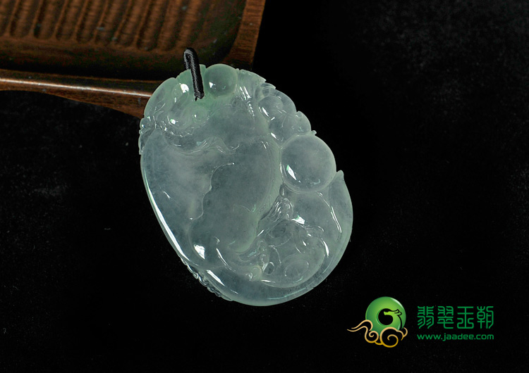 冰种缅甸翡翠飞龙在天挂件